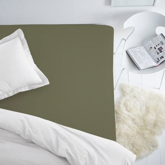 Šūta PREMIUM satīna palags ar gumiju | Burnt olive -